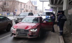В Екатеринбурге задержали водителя "Ауди", скрывшегося с места ДТП