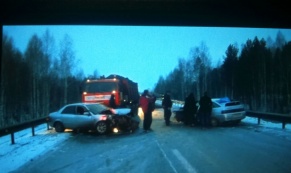 В ДТП на трассе "Екатеринбург-Тюмень" пострадали 6 человек